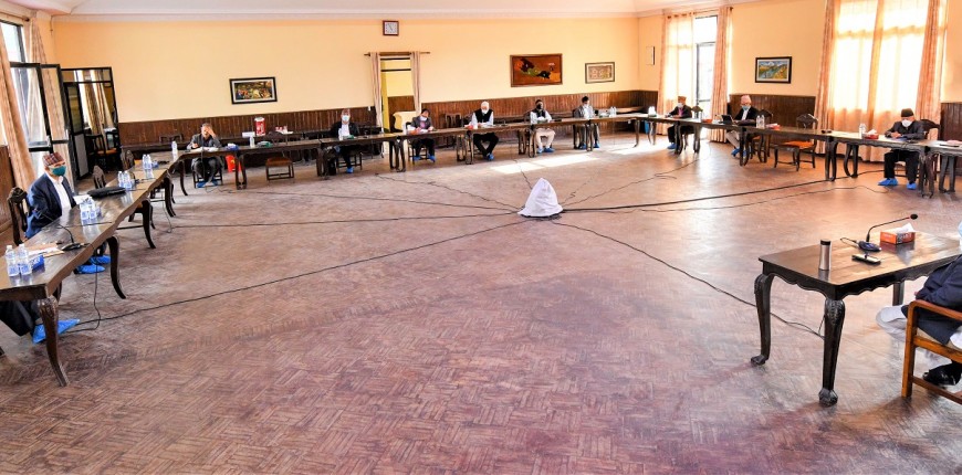 माधव नेपालसहित ११ नेता एमालेबाट निस्कासित