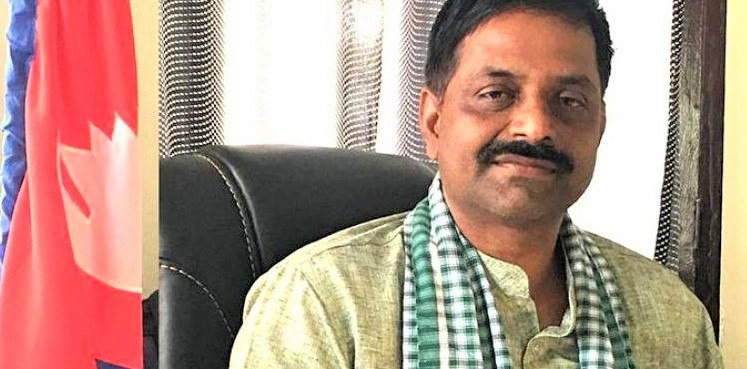 प्रदेश २ का सञ्चार मन्त्री ज्ञानेन्द्र यादवले राजीनामा दिँदै