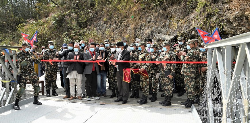 हेलम्बुमा नेपाली सेनाद्वारा निर्मित बेलीब्रिज हस्तान्तरण