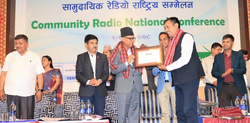 सामुदायिक रेडियो अभियानमा योगदान पुर्‍याउनेलाई अकोराबको सम्मान