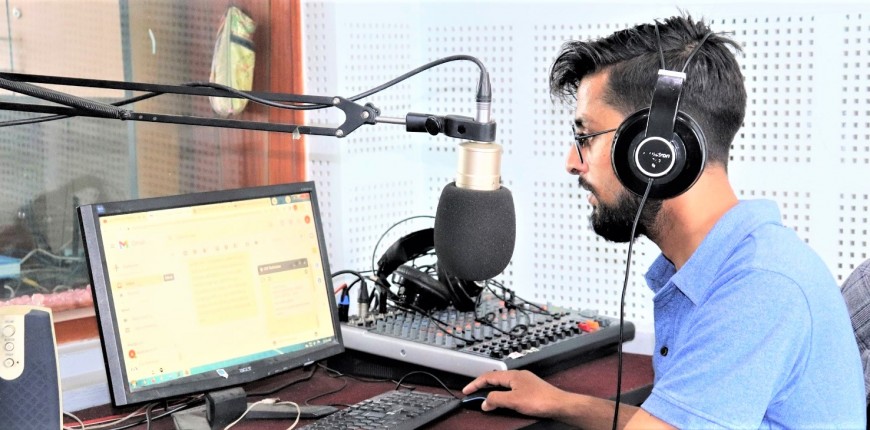 रेडियोसँग प्रेम, परिवारसँग मेरो विद्रोह