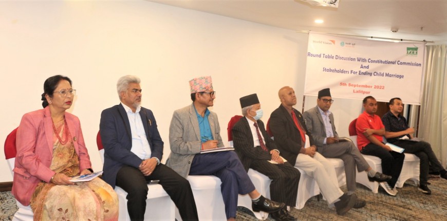 बालविवाह अन्त्य गर्ने प्रतिबद्धता पत्रमा संवैधानिक आयोगका अध्यक्ष तथा सरोकारवालाको हस्ताक्षर