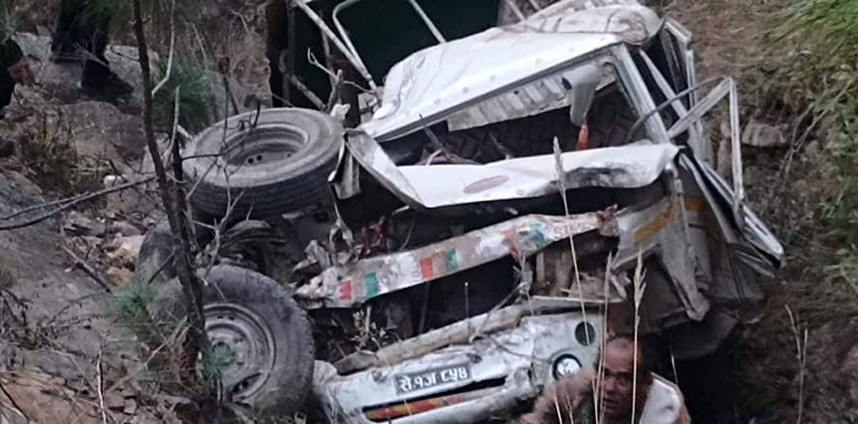 बैतडीमा जिप दुर्घटना हुँदा चार जना प्रहरीको मृत्यु,  नौ जना घाइते 