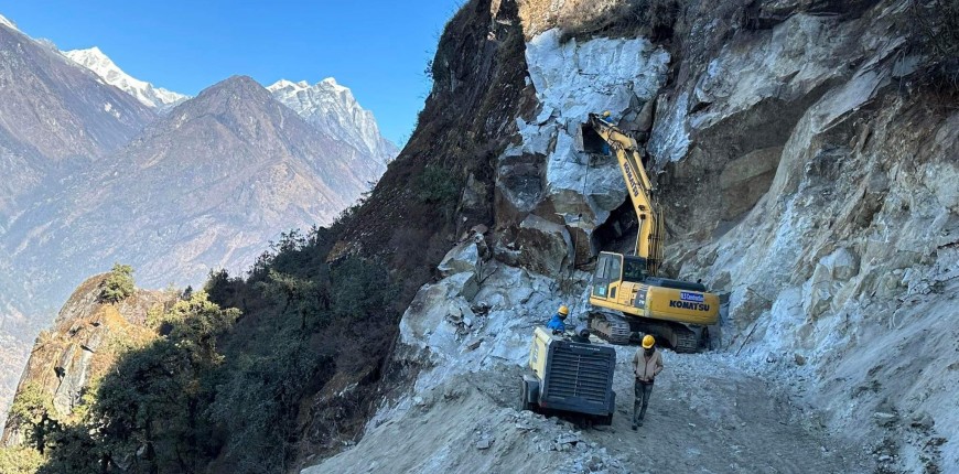 सगरमाथा जोड्ने सडक निर्माण धमाधम