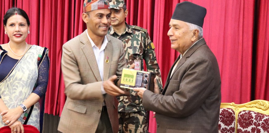 श्रमको सम्मान गर्ने सामग्री प्रसारण गर्न सामुदायिक रेडियोलाई राष्ट्रपति पाैडेलको सुझाव