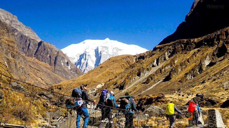 अन्नपूर्ण आधार शिविर क्षेत्रमा यात्रा गर्न रोक, सहायता टोली जाँदै