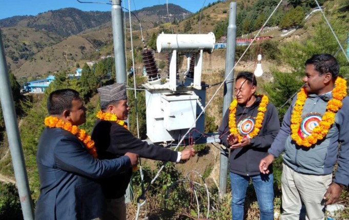 १० वर्षे जनयुद्धको उद्गम थलो थबाङमा नेपाल विद्युत प्राधिकरणको बिजुली