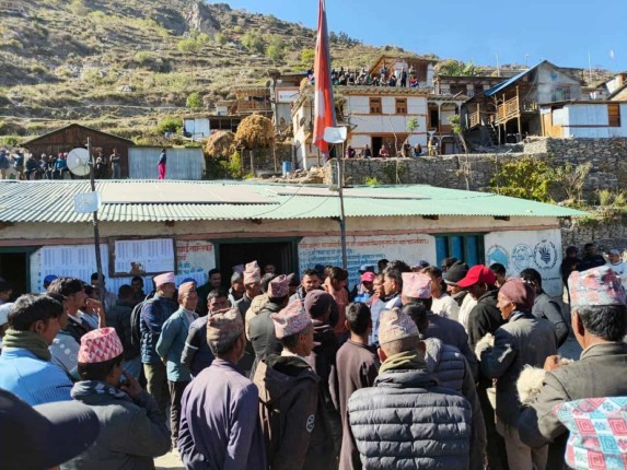 अदानचुली गाउँपालिकामा लगाइएको ताला खुल्योः सात बुँदे सहमति पत्रमा हस्ताक्षर