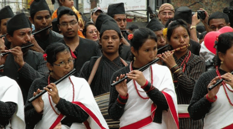 आजबाट नेपाल सम्वत् ११४६ सुरु, नेवार समुदाय म्हः पूजा गर्दै