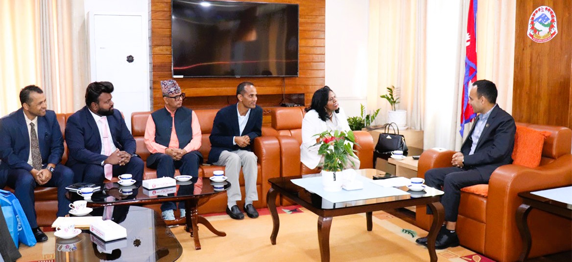 एआईबीडीको साधारण सभा सफल पार्ने बारेमा सञ्चारमन्त्री तिमिल्सिनासँग छलफल