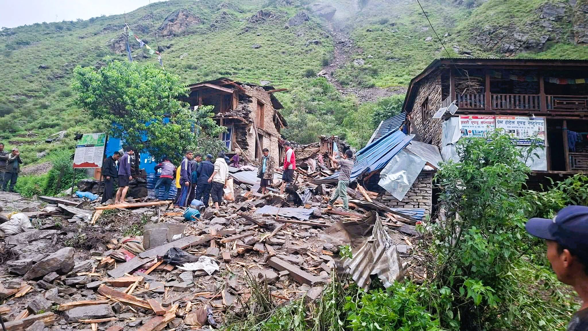 मुगुको पुलुमा पहिरो झर्दा ३ वर्षीय बालकको मृत्यु
