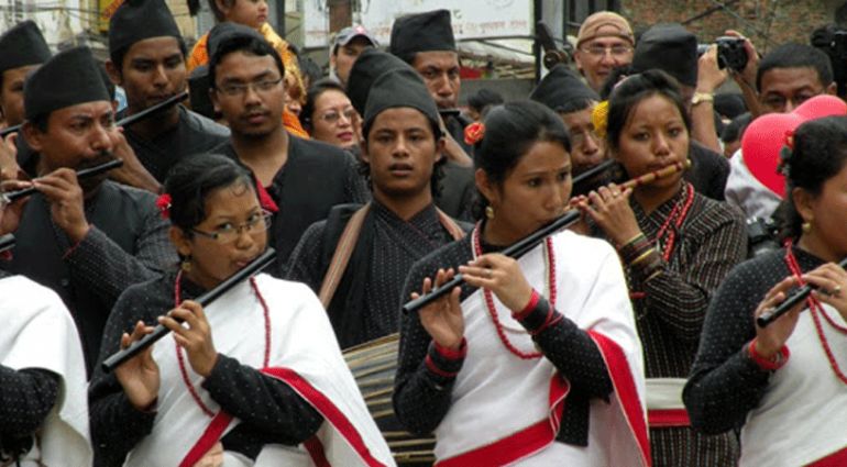 आजबाट नेपाल सम्वत् ११४६ सुरु, नेवार समुदाय म्हः पूजा गर्दै