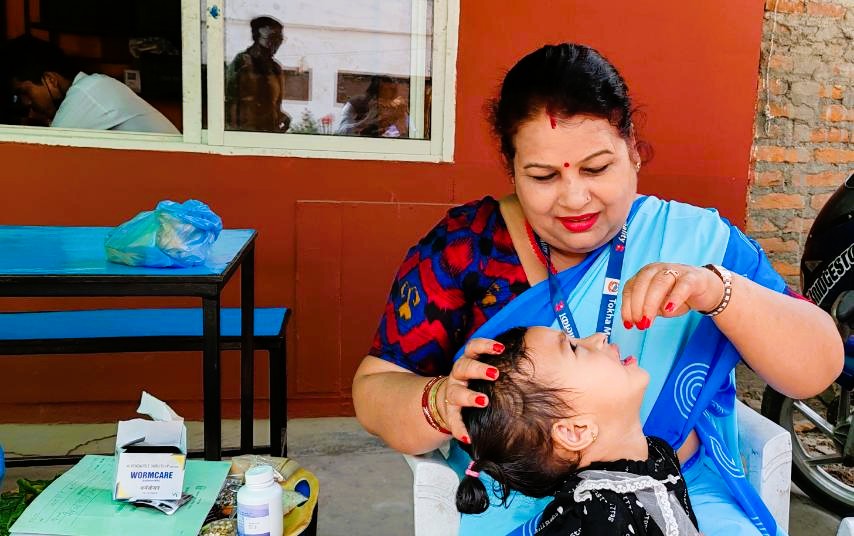 हिजो छुटेका बालबालिकालाई आज पनि ‘भिटामिन ‘ए’ क्याप्सुल र जुकाको औषधि खुवाइँदै